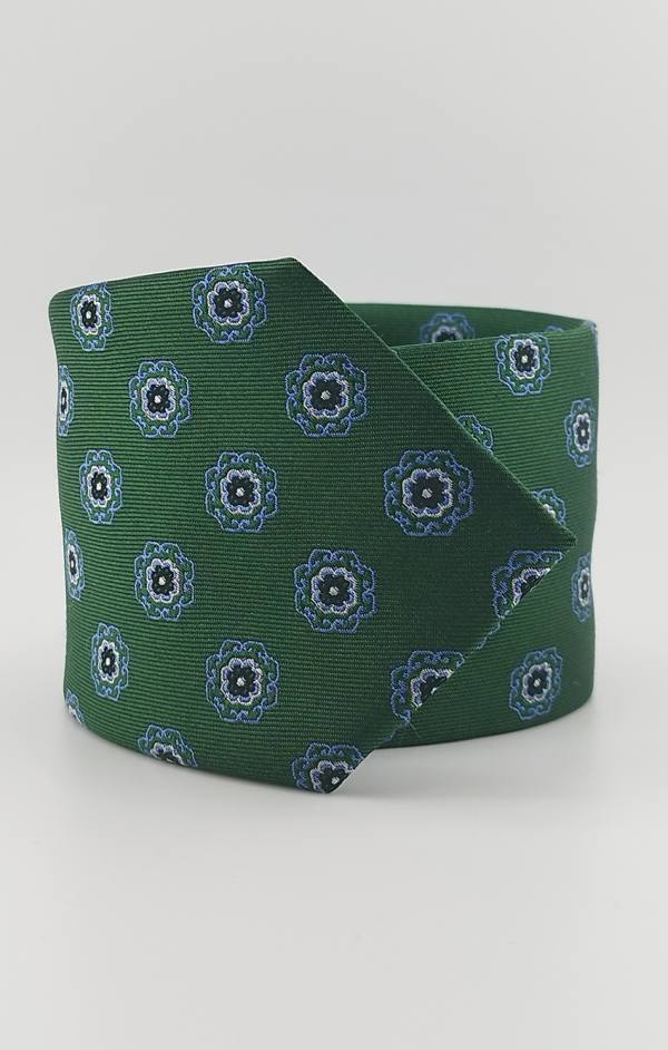 corbata medallon verde 2